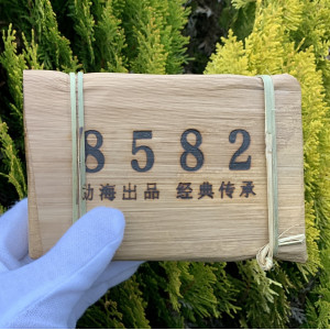 Шен пуэр Мэнхай 8582 кирпич 2012 год 250 г